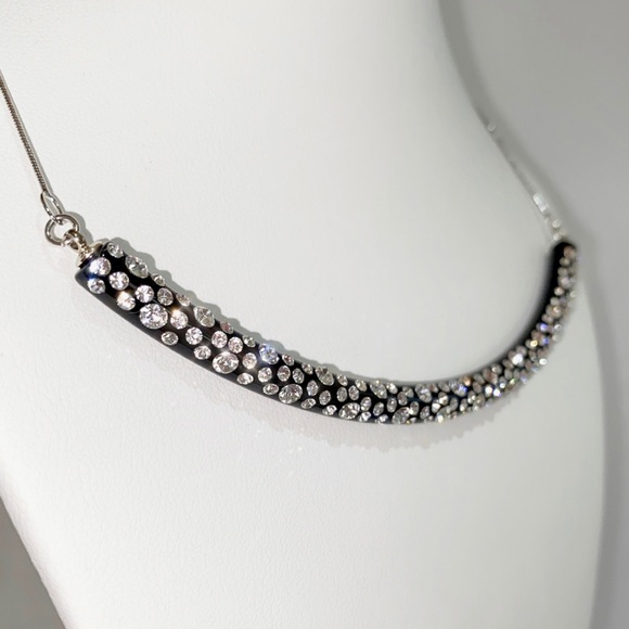 Acrylic Crystal Choker Necklace Embellished With Genuine Crystal Stone Elements - Picture 4 of 10